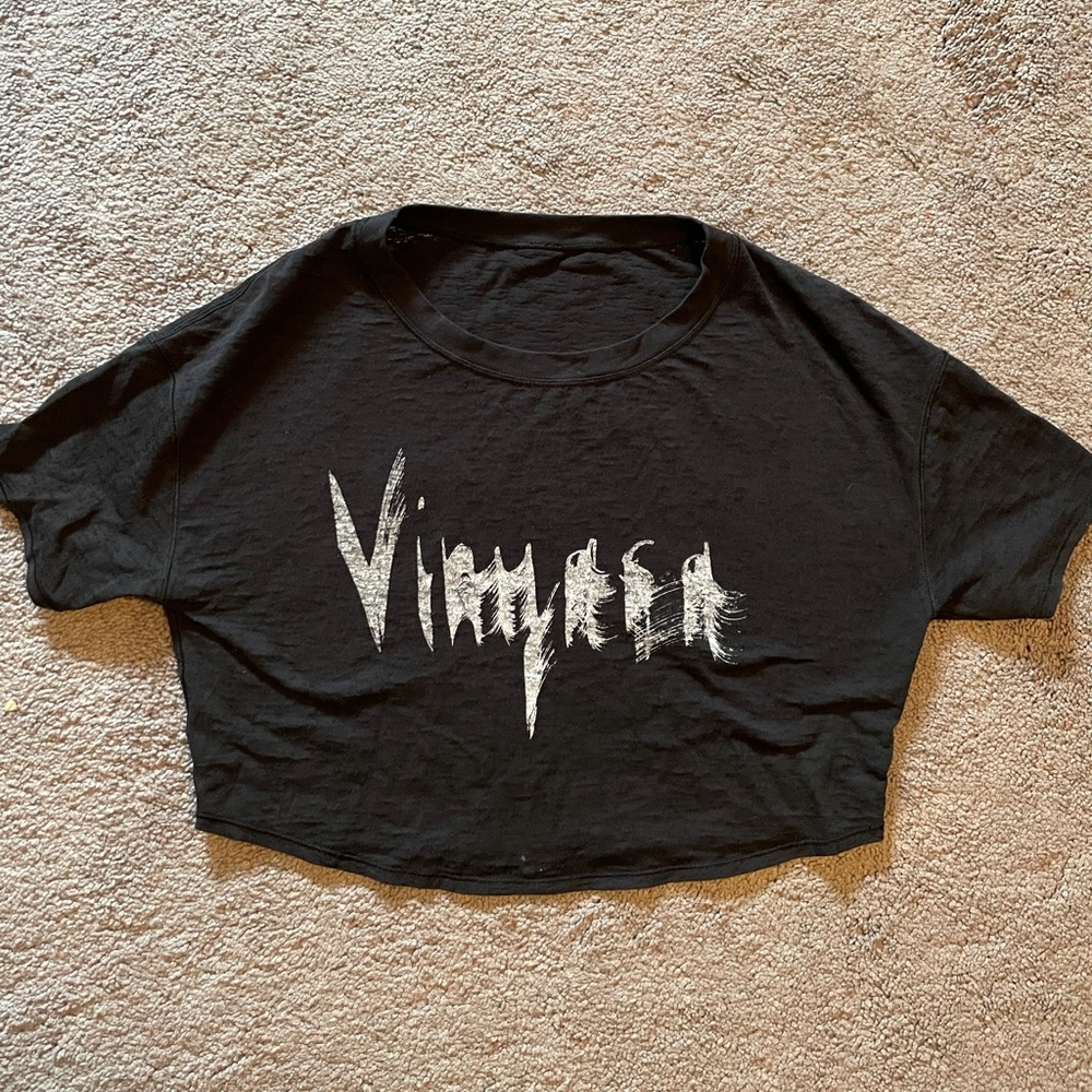 Lululemon “Vinyasa” cropped tee